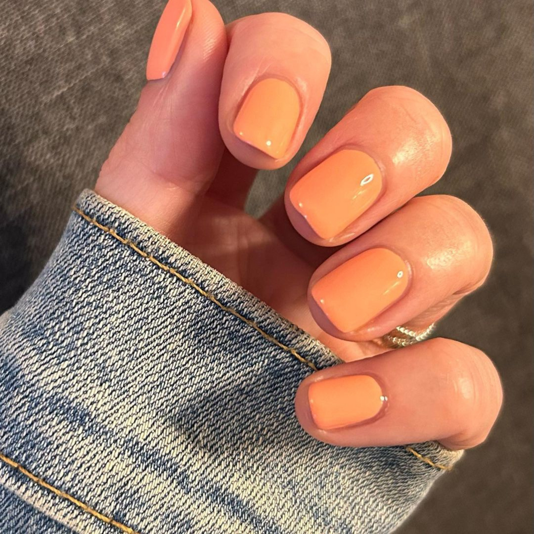 DND Gel #655 Pure Cataloupe – nail swatch 3