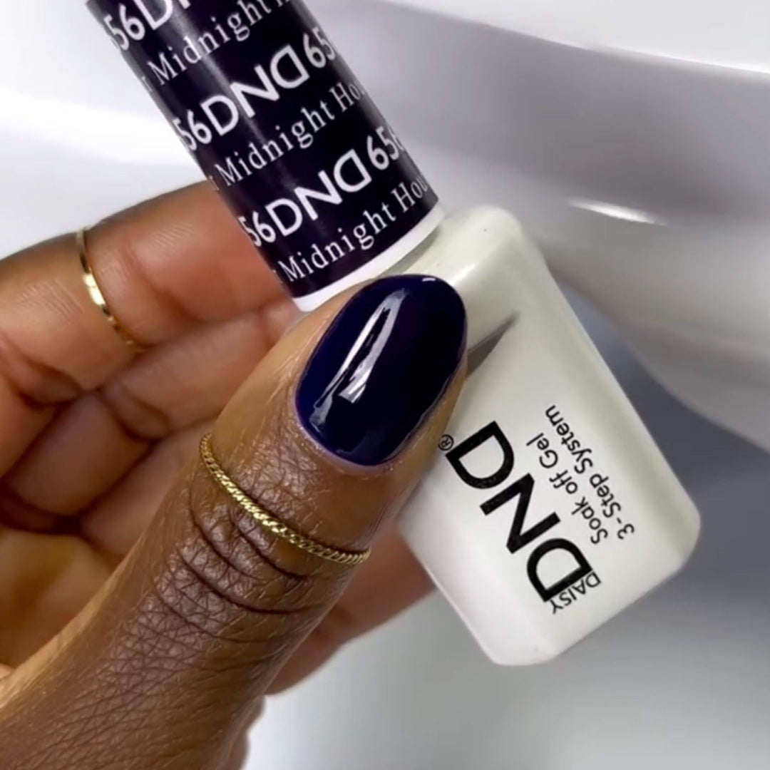 DND Gel #656 Midnight Hour – nail swatch