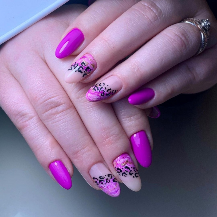 DND Gel #660 Indigo Glow – nail swatch 2