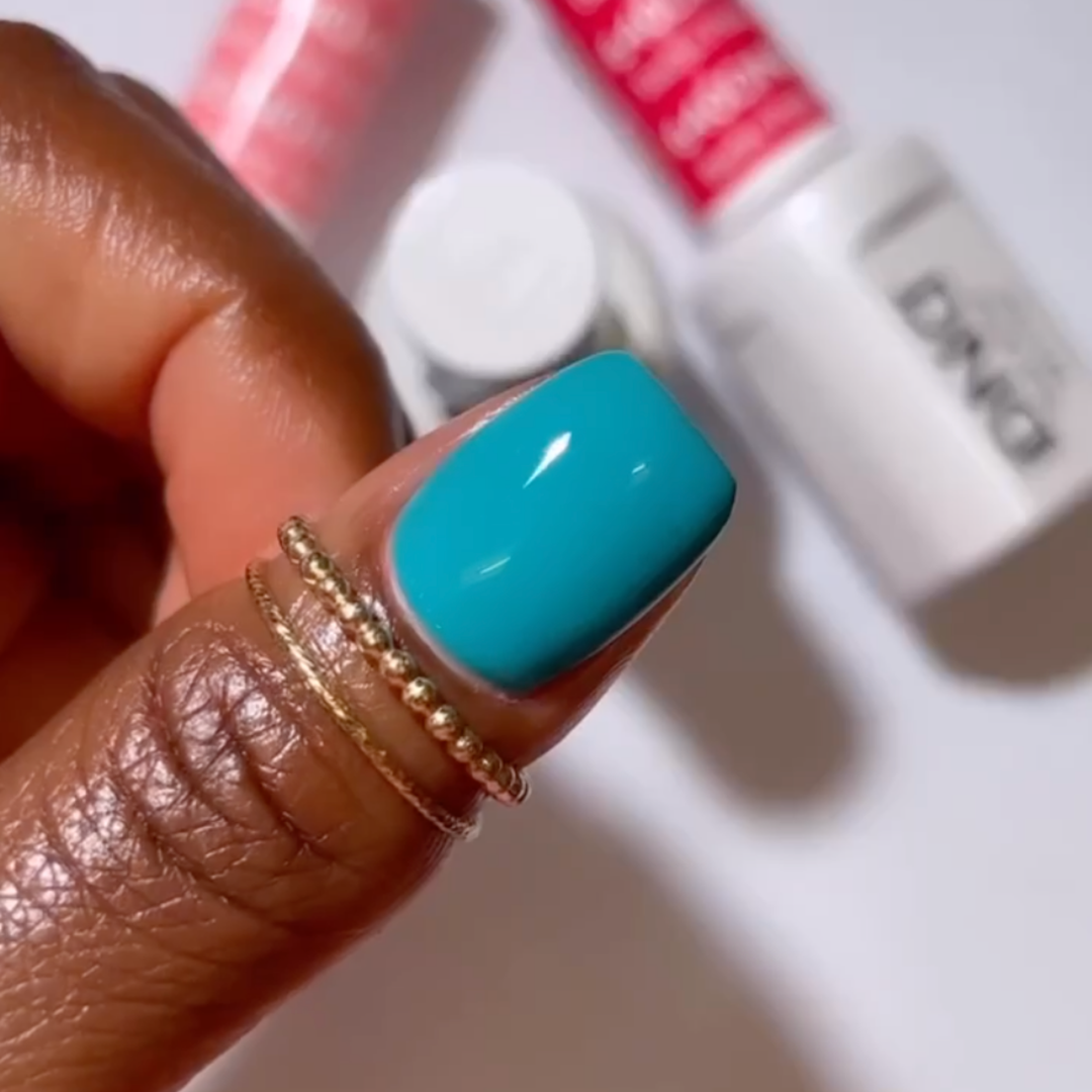 DND Gel #665 Pine Green – nail swatch