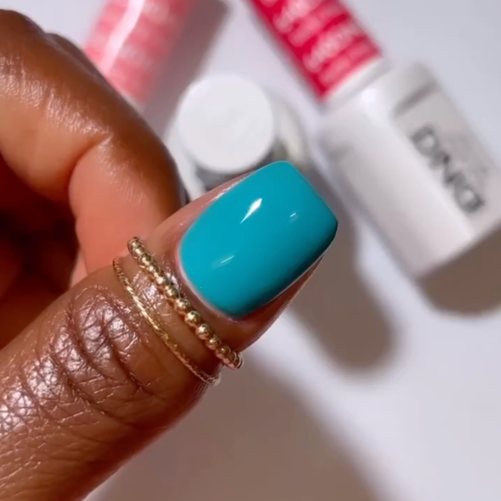 DND Gel #665 Pine Green – nail swatch