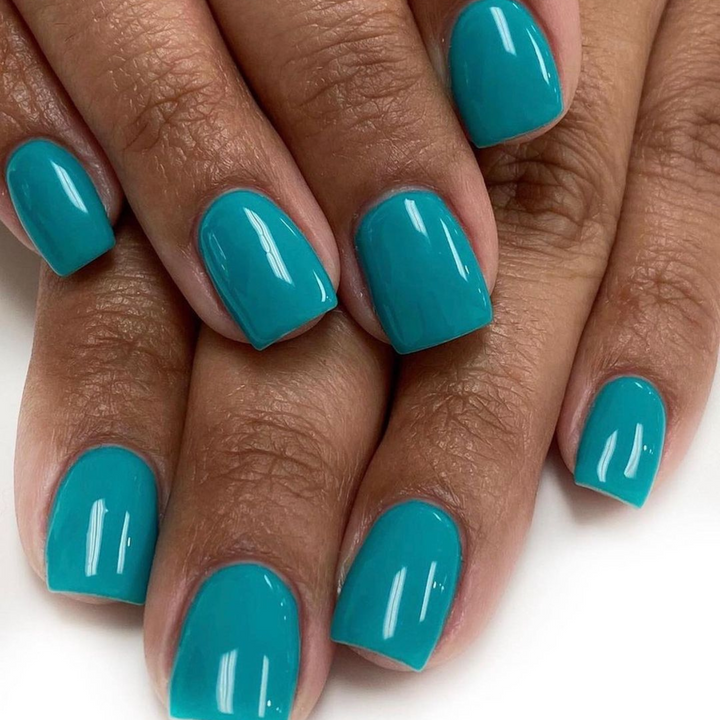 DND Gel #665 Pine Green – nail swatch 2