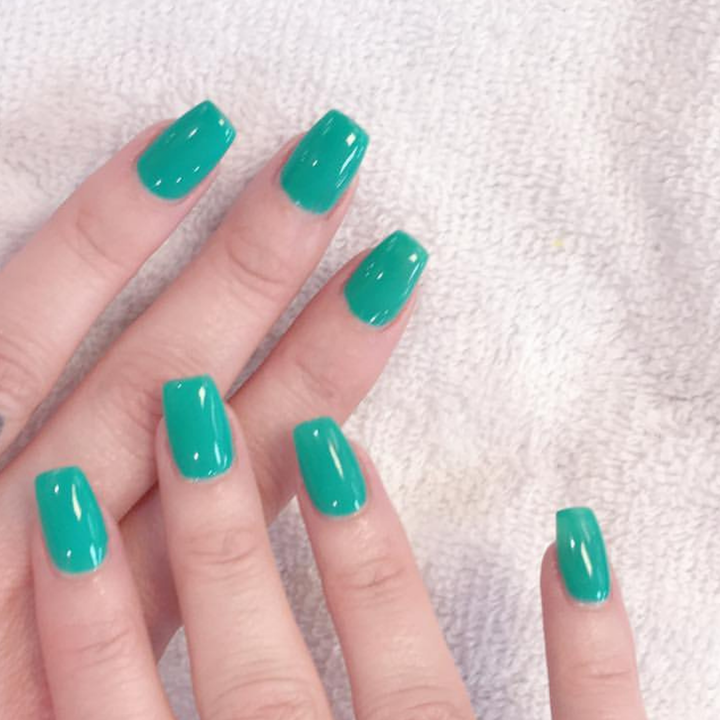 DND Gel #666 Caribbean Sea – nail swatch 5