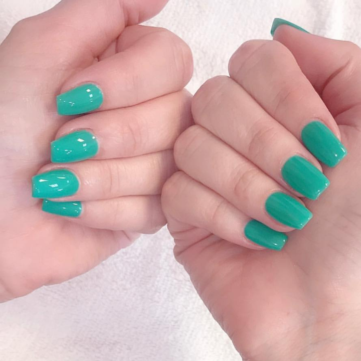 DND Gel #666 Caribbean Sea – nail swatch 4