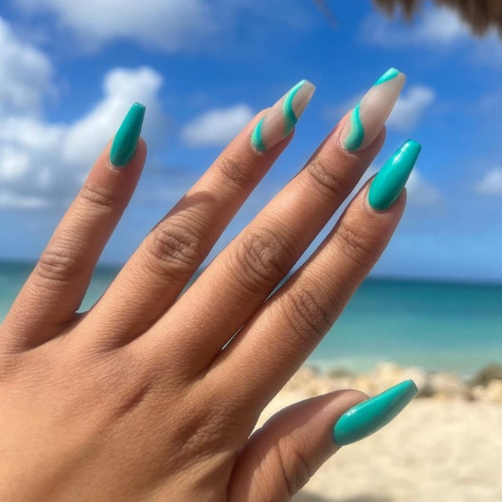 DND Gel #666 Caribbean Sea – nail swatch 6