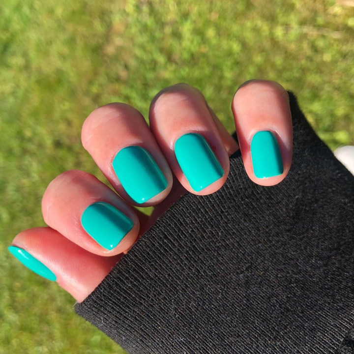 DND Gel #666 Caribbean Sea – nail swatch 3