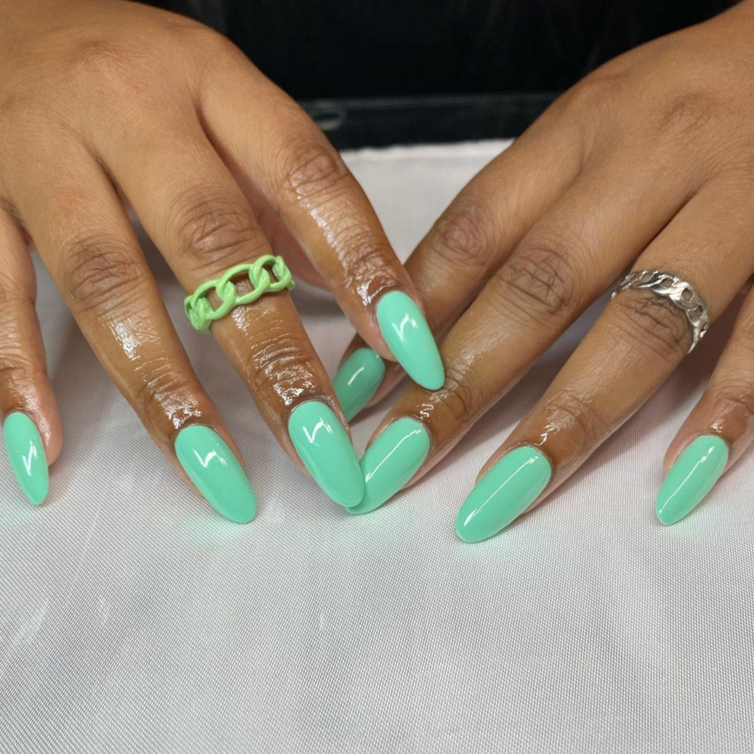 DND Gel #668 Sweet Pistachia – nail swatch 3