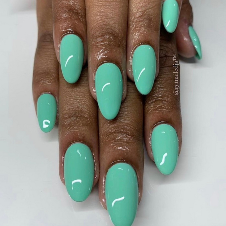 DND Gel #668 Sweet Pistachia – nail swatch 4