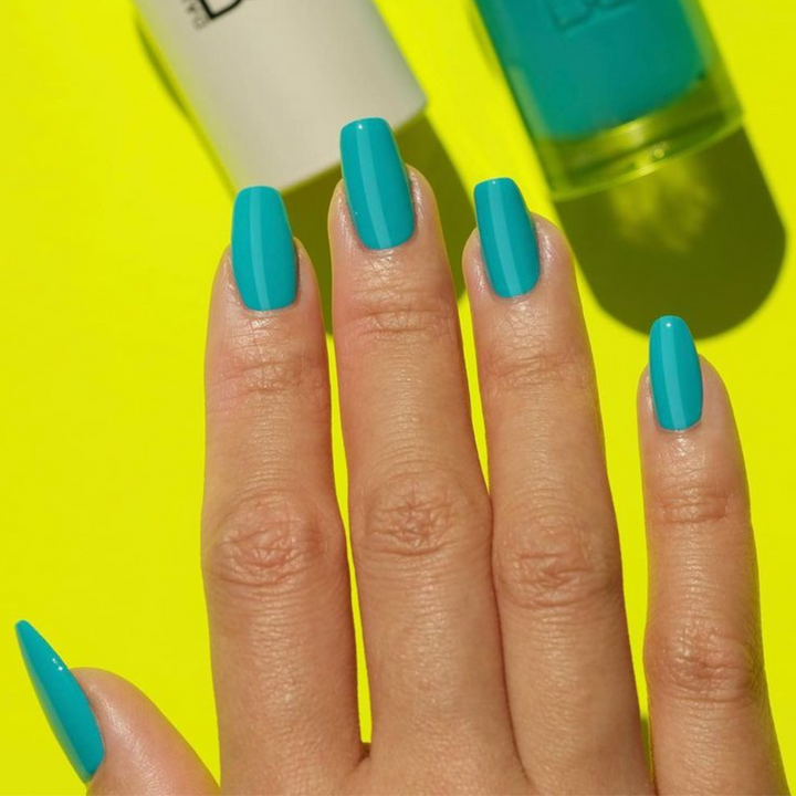 DND Gel #669 Fierce Sapphire – nail swatch 3