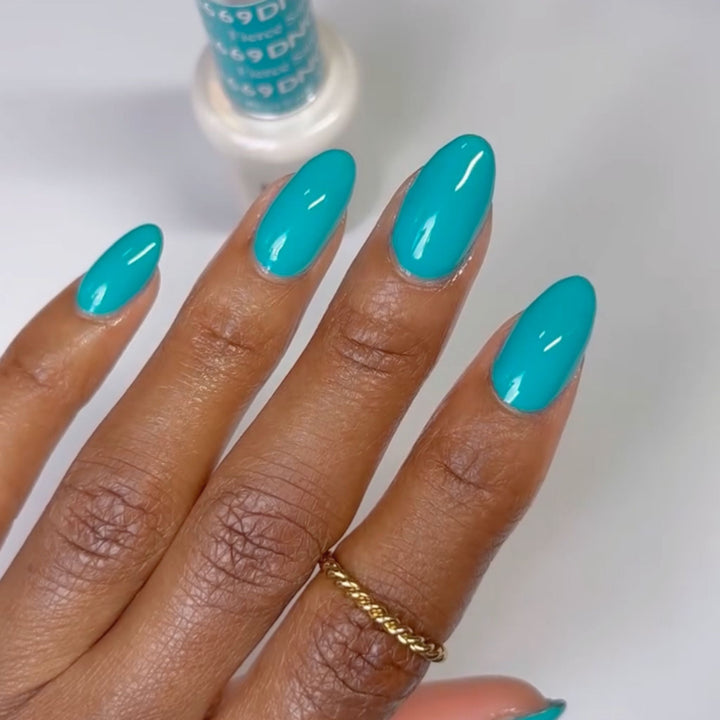 DND Gel #669 Fierce Sapphire – nail swatch 2