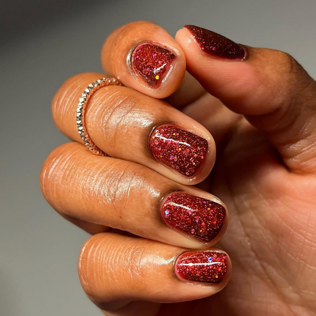 DND Gel #675 Red Eyeshadow – nail swatch 2