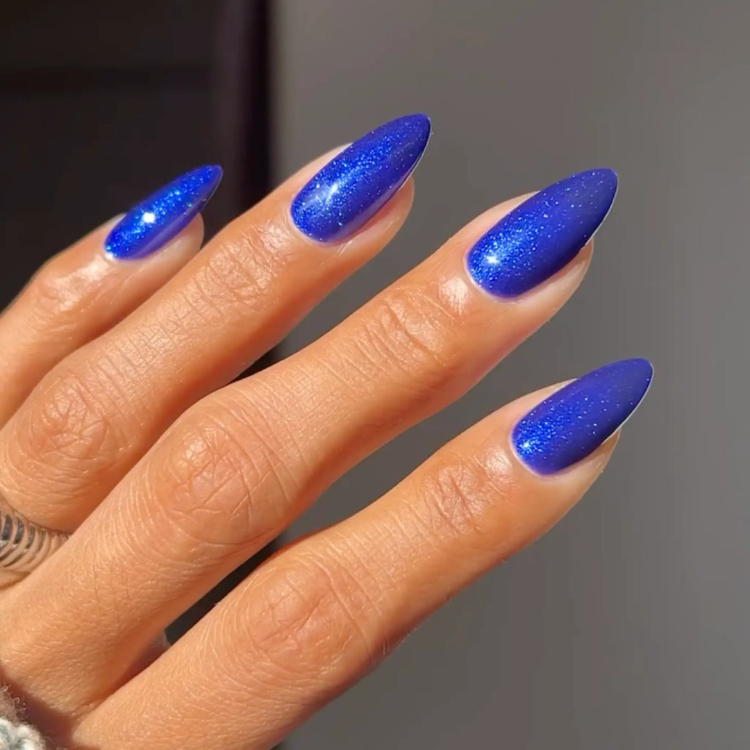 DND Gel #693 Sugar Spun – nail swatch 2