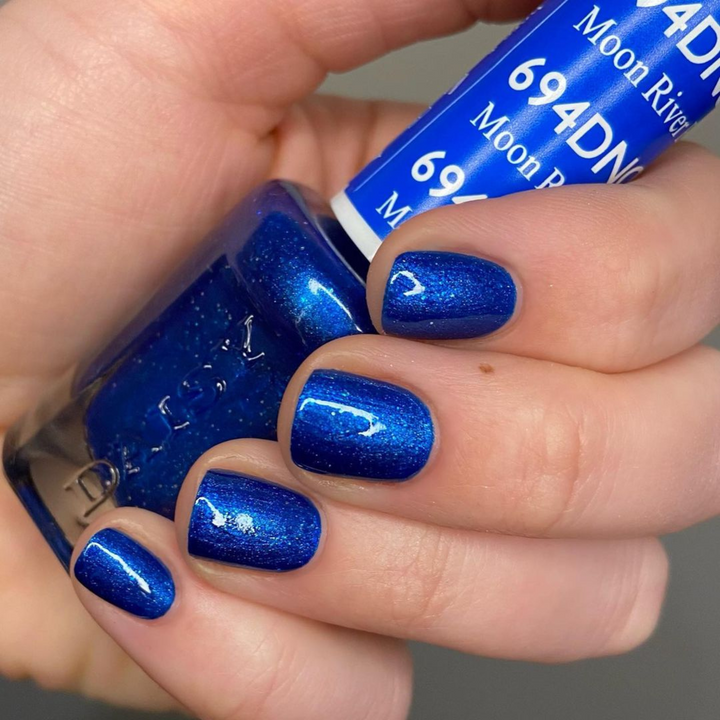 DND Gel #694 Moon River Blue – nail swatch