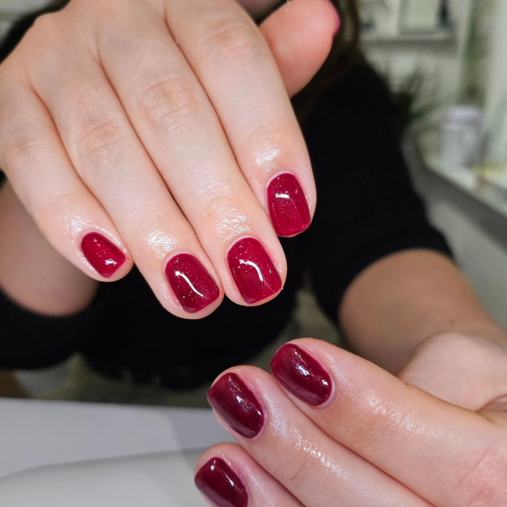DND Gel #701 Wanna Wine – nail swatch 2