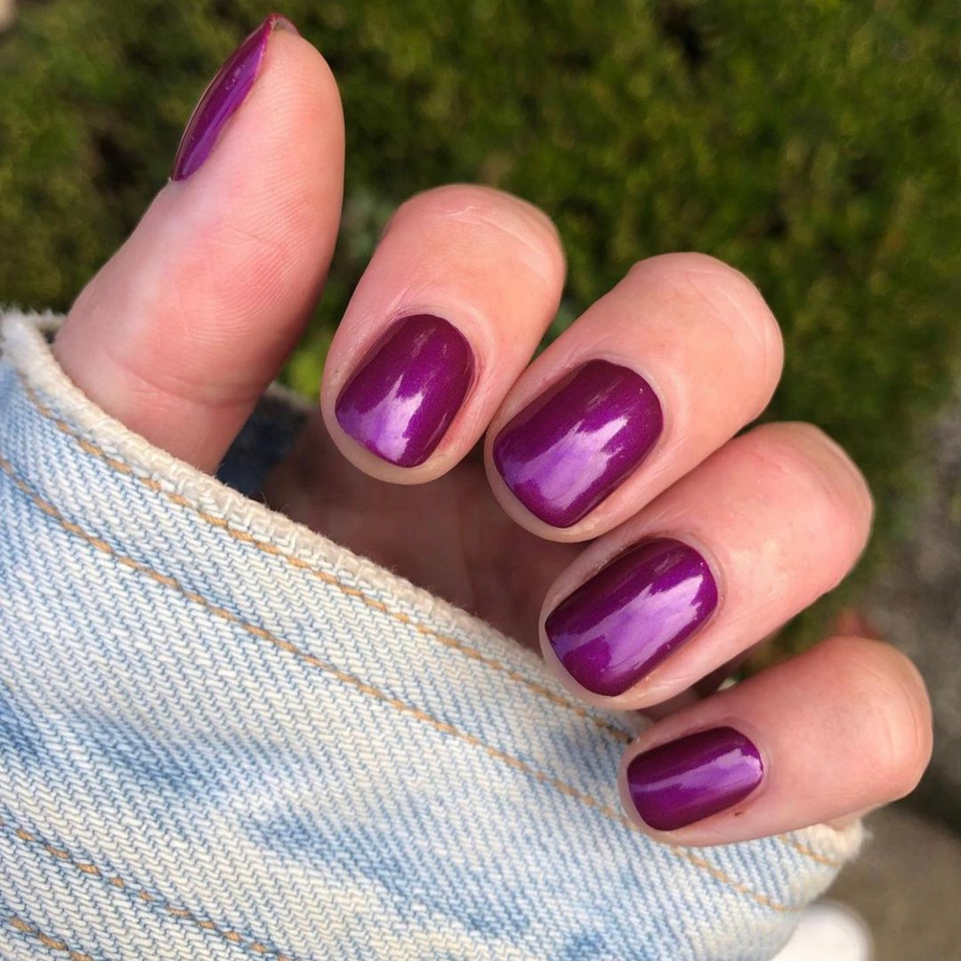 DND Gel #703 Purple Glass – nail swatch 2