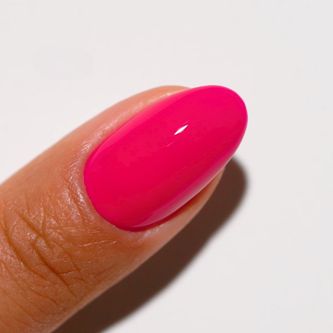 DND Gel #711 Kandy – nail swatch 2