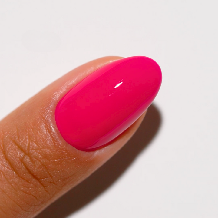 DND Gel #711 Kandy – nail swatch 2