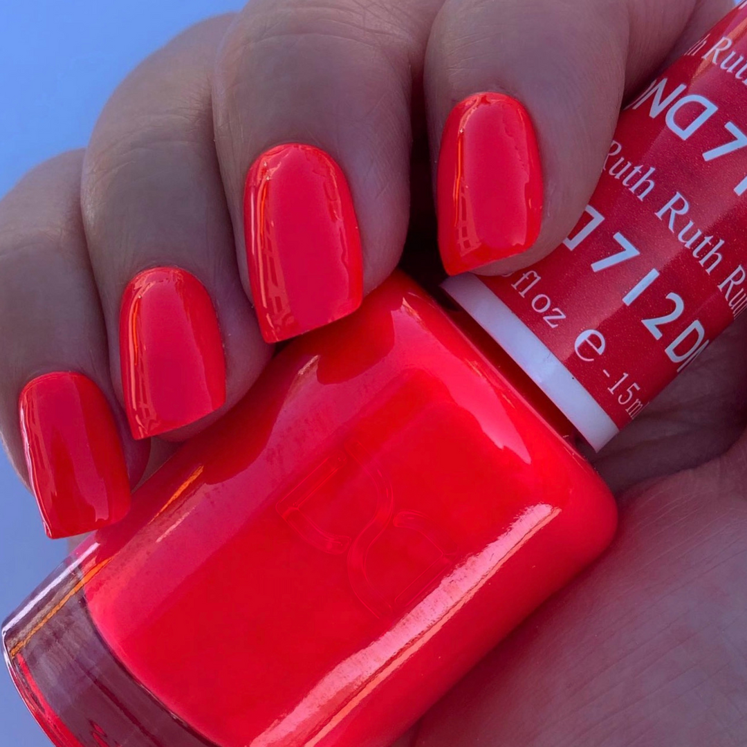 DND Gel #712 Ruth – nail swatch 5