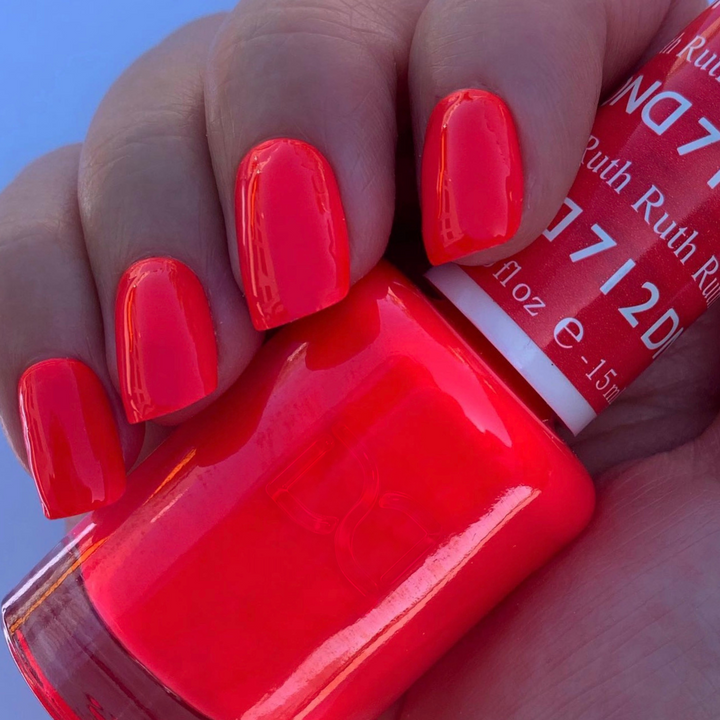 DND Gel #712 Ruth – nail swatch 5