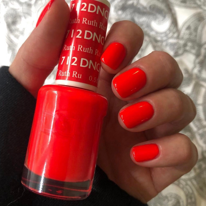DND Gel #712 Ruth – nail swatch 6