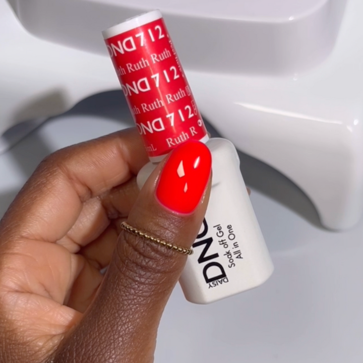 DND Gel #712 Ruth – nail swatch 4