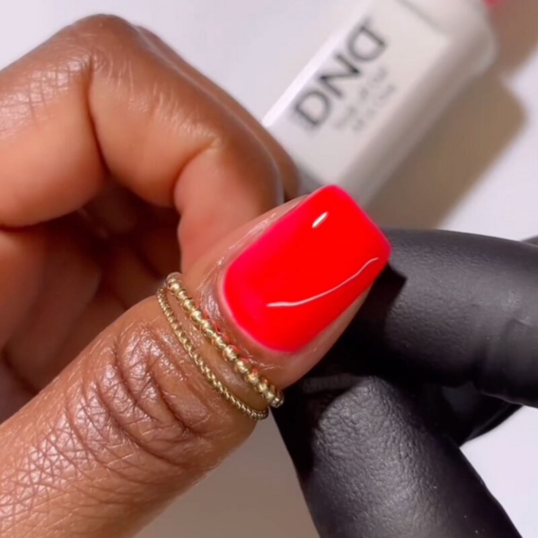 DND Gel #712 Ruth – nail swatch 2