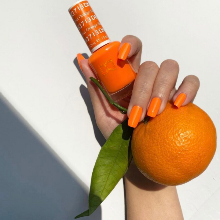 DND Gel #713 Orange Sherbet – nail swatch