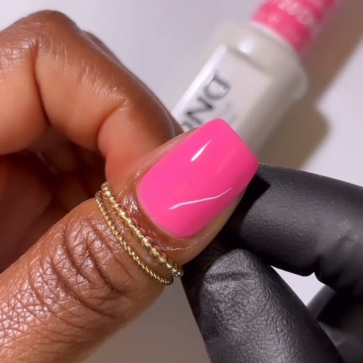 DND Gel #720 Gumball – nail swatch