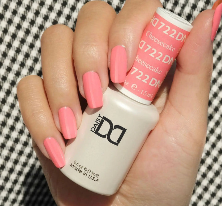 DND Gel #722 Strawberry Cheesecake – nail swatch 2