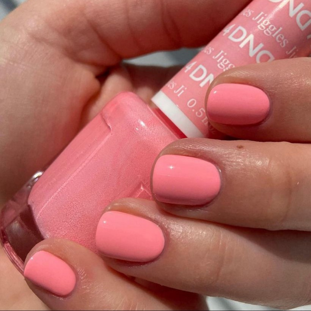 DND Gel #724 Jiggles – nail swatch 4
