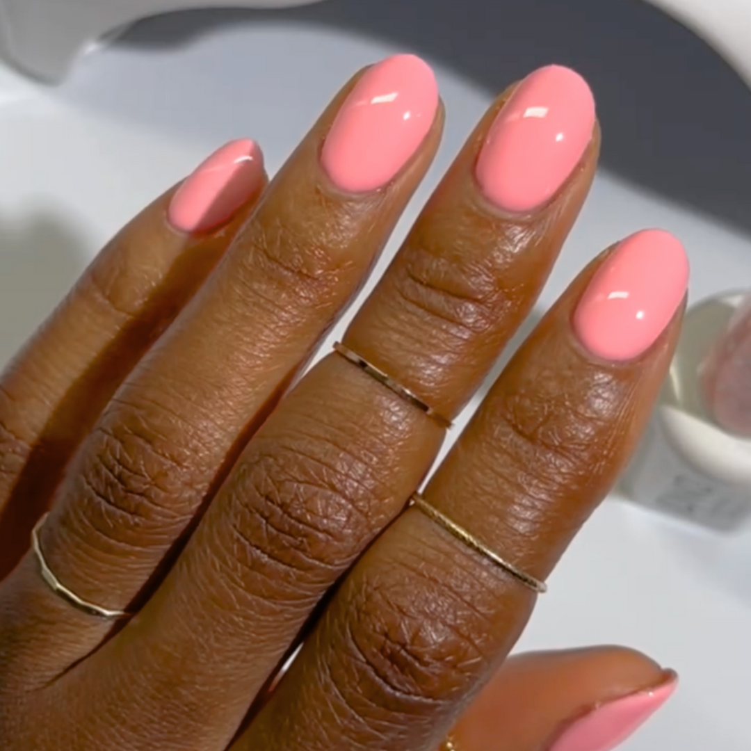 DND Gel #724 Jiggles – nail swatch