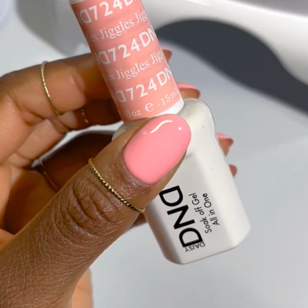 DND Gel #724 Jiggles – nail swatch 2