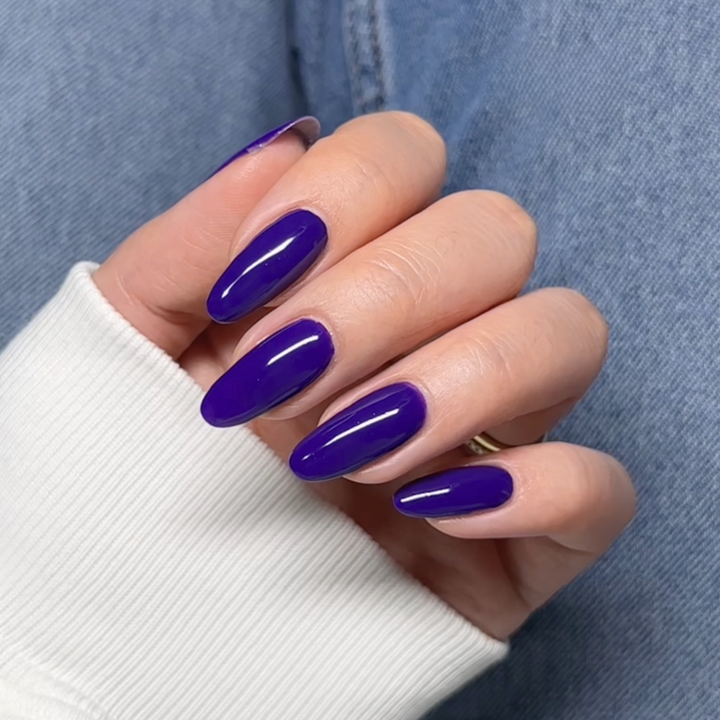DND Gel #730 Mixed Berries – nail swatch