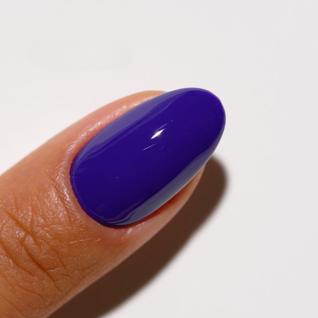 DND Gel #730 Mixed Berries – nail swatch 2