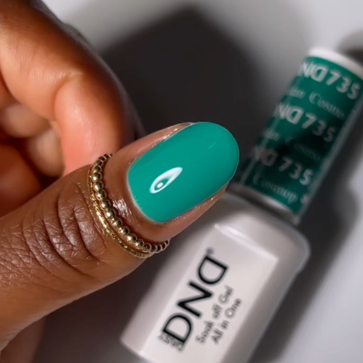 DND Gel #735 Cosmopolitan – nail swatch 3