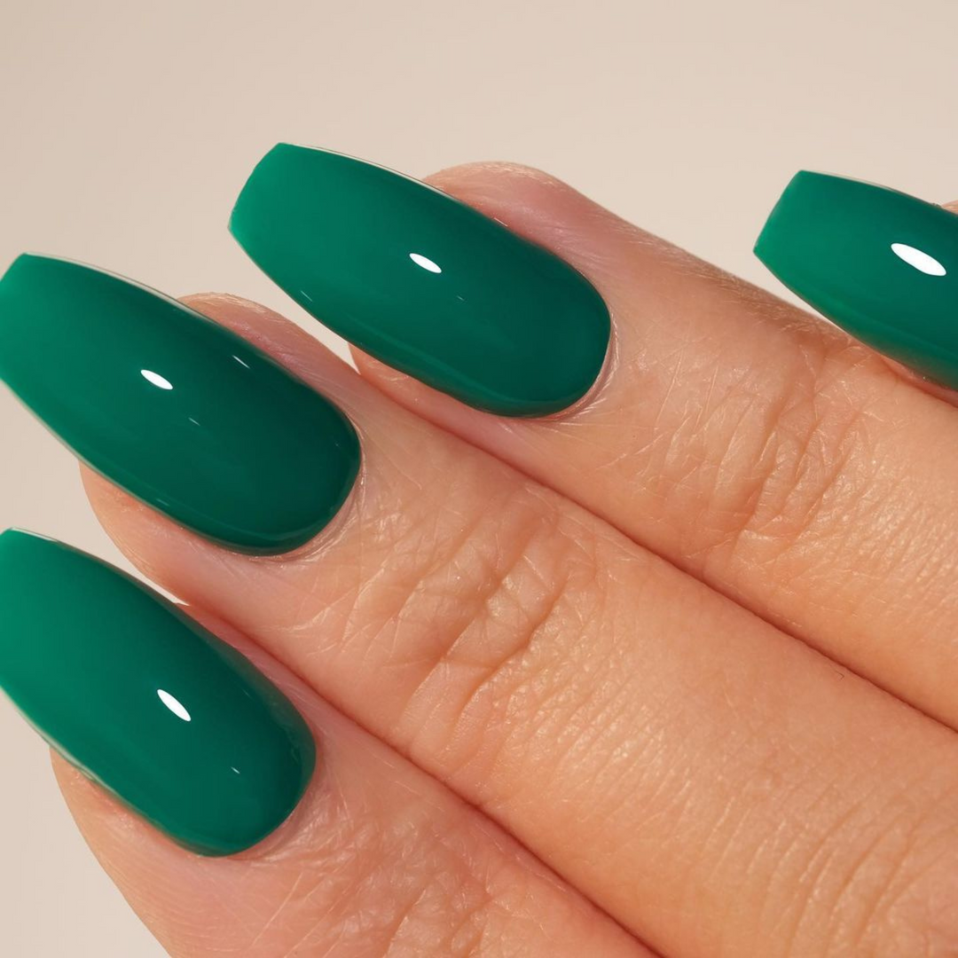 DND Gel #735 Cosmopolitan – nail swatch