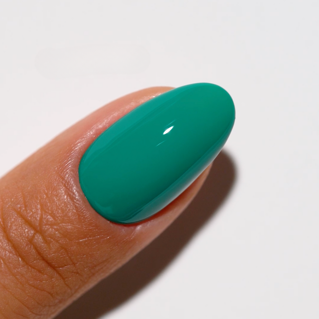 DND Gel #735 Cosmopolitan – nail swatch 2