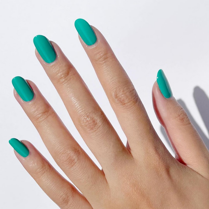 DND Gel #736 Watermelon – nail swatch 2