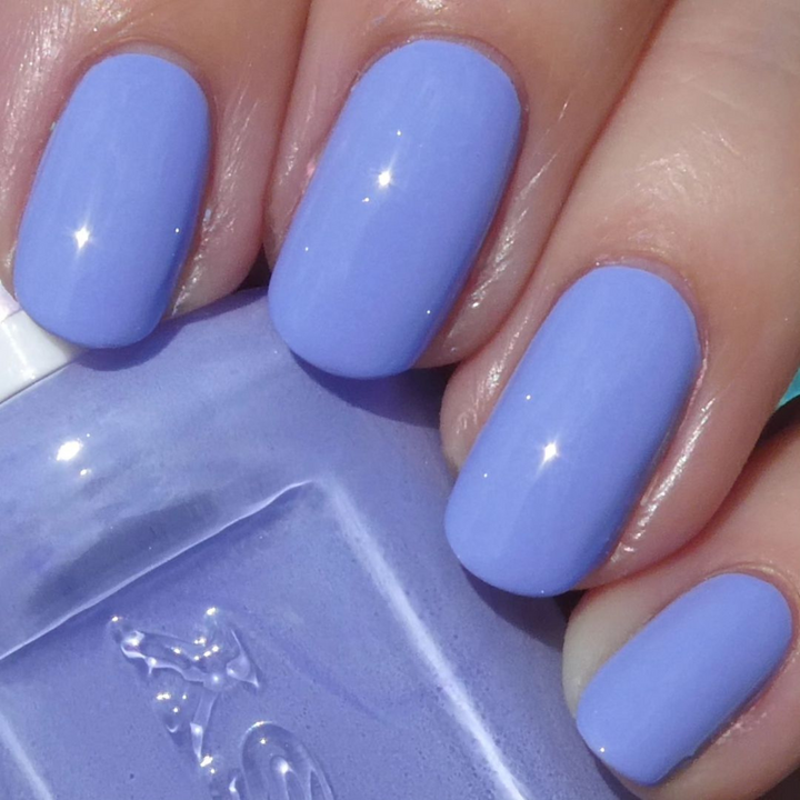 DND Gel #739 Velvet – nail swatch 3