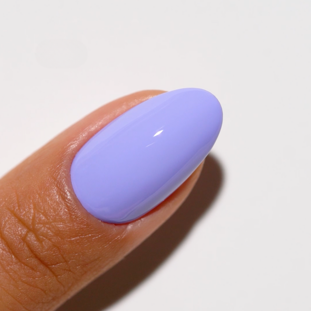 DND Gel #739 Velvet – nail swatch 2