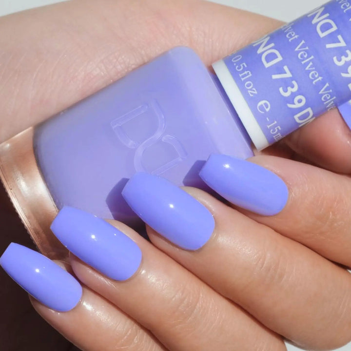 DND Gel #739 Velvet – nail swatch
