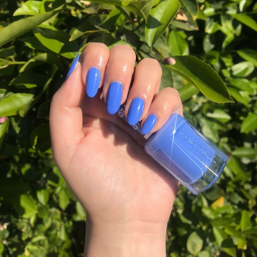 DND Gel #740 Dazzle – nail swatch 4
