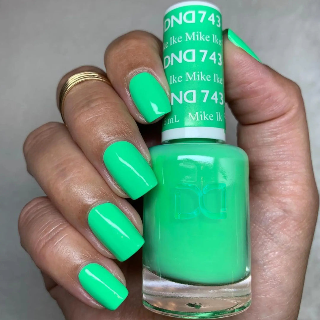 DND Gel #743 Mike Ike – nail swatch 4