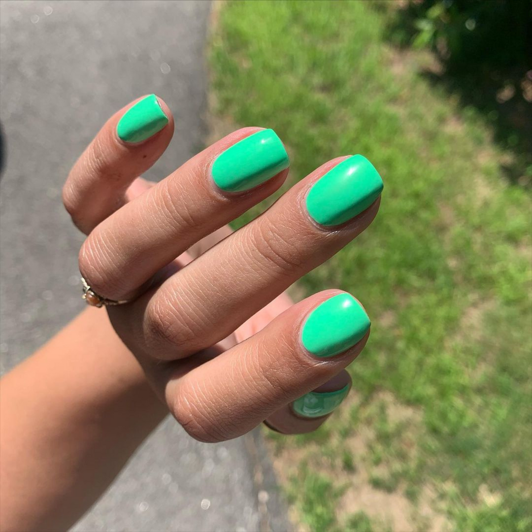 DND Gel #743 Mike Ike – nail swatch 3