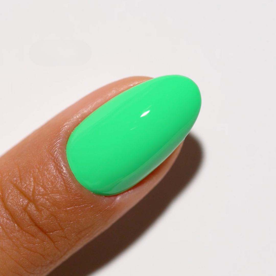 DND Gel #743 Mike Ike – nail swatch