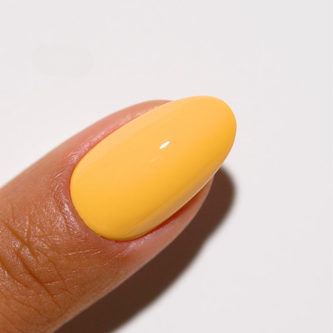 DND Gel #745 Honey – nail swatch 2
