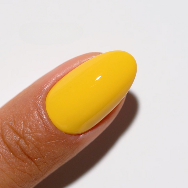 DND Gel #746 Buttered Corn – nail swatch 3