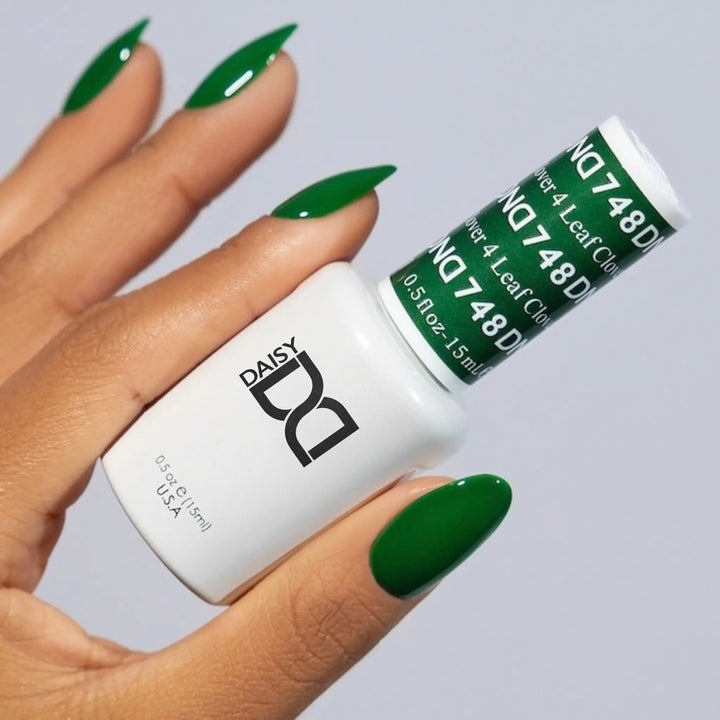 DND Gel #748 4 Leaf Clover – nail swatch