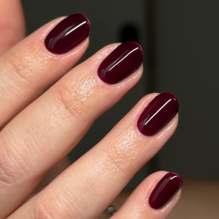 DND Gel #751 Cherry Mocha – nail swatch 7