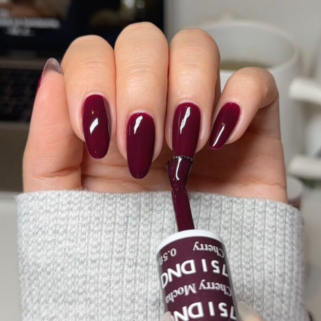 DND Gel #751 Cherry Mocha – nail swatch 2